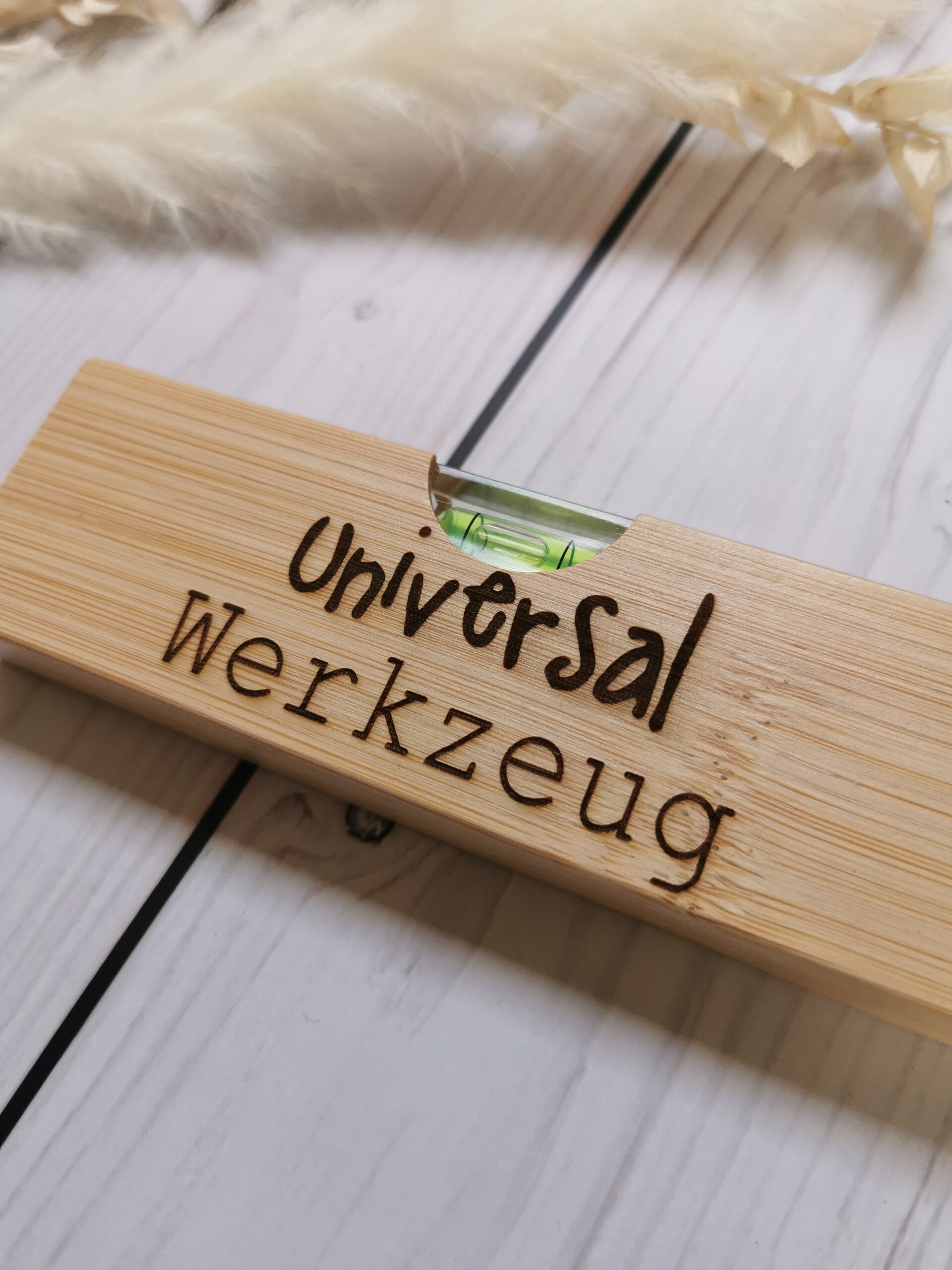 Flaschenöffner mit Wasserwaage "Universal Werkzeug"