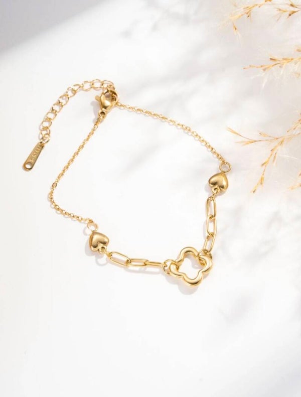 Golden Clover Hearts Armband