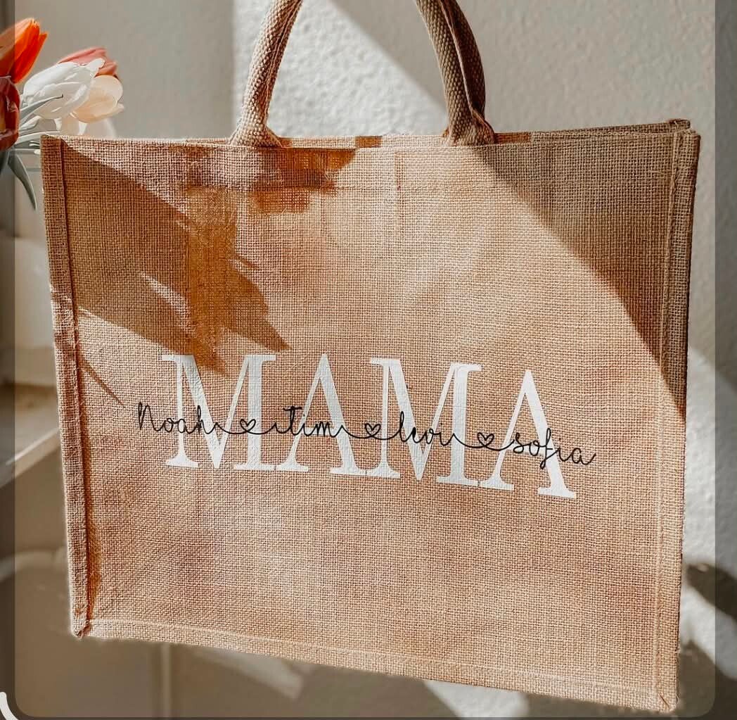 Shopper met mama en kindjes namen op .