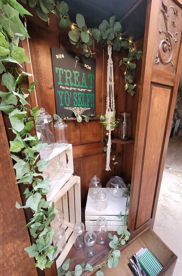 The Vintage Treat Station