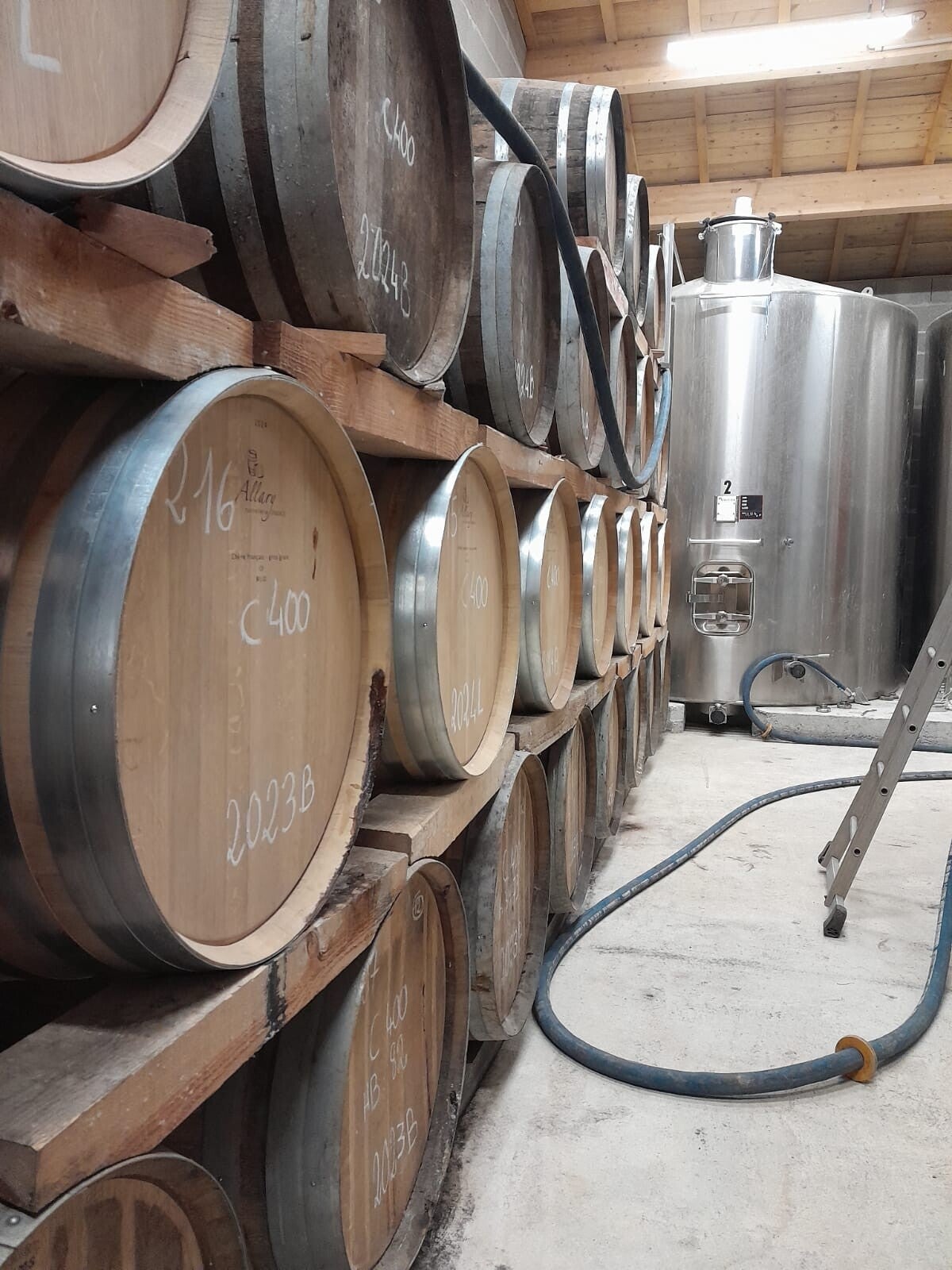 chai vieillissement eau-de-vie cognac charente barrique chêne 