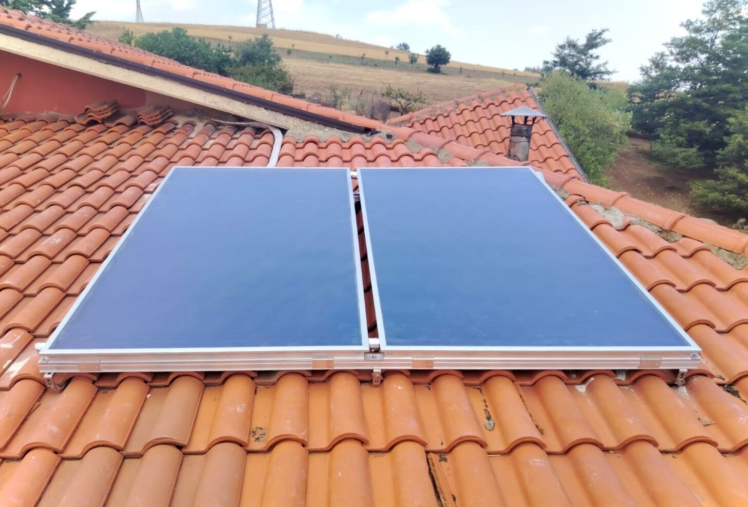 Impianti di riscaldamento, sistemi ibridi,stufe, caldaie, pannelli solari, pompe di calore