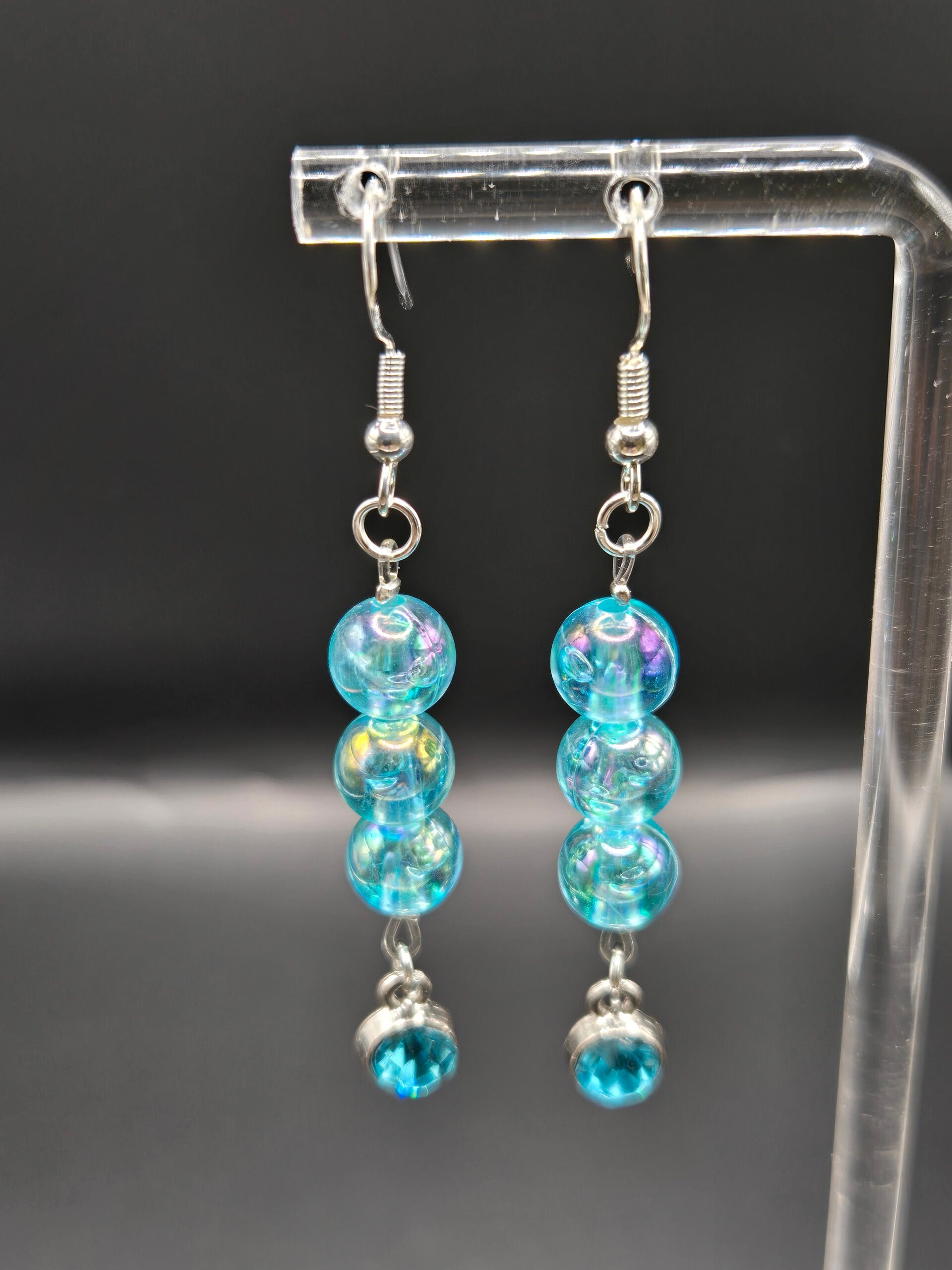 Ohrringe mit Perlen und Stein