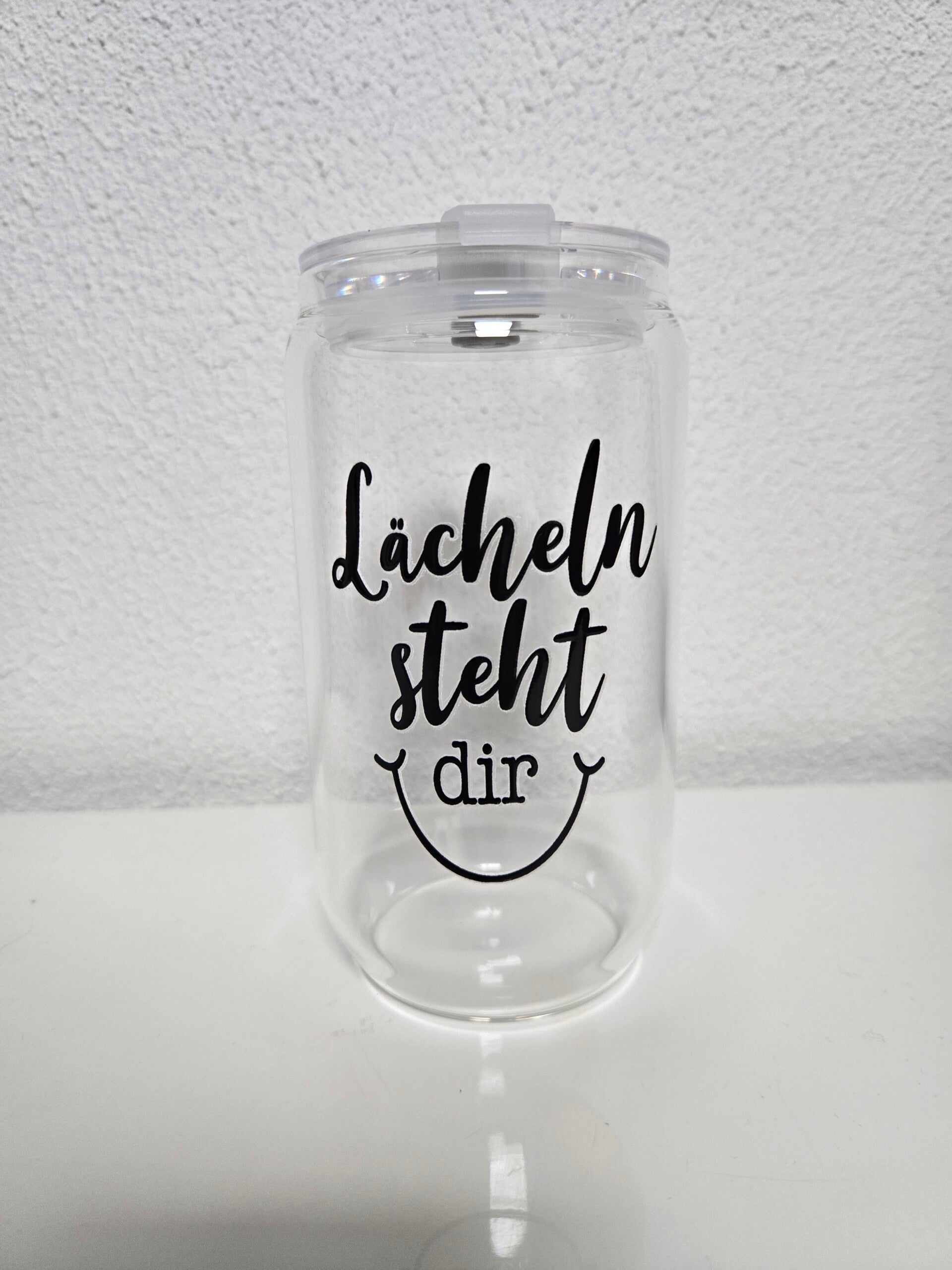 Glasbecher mit Strohhalm rund