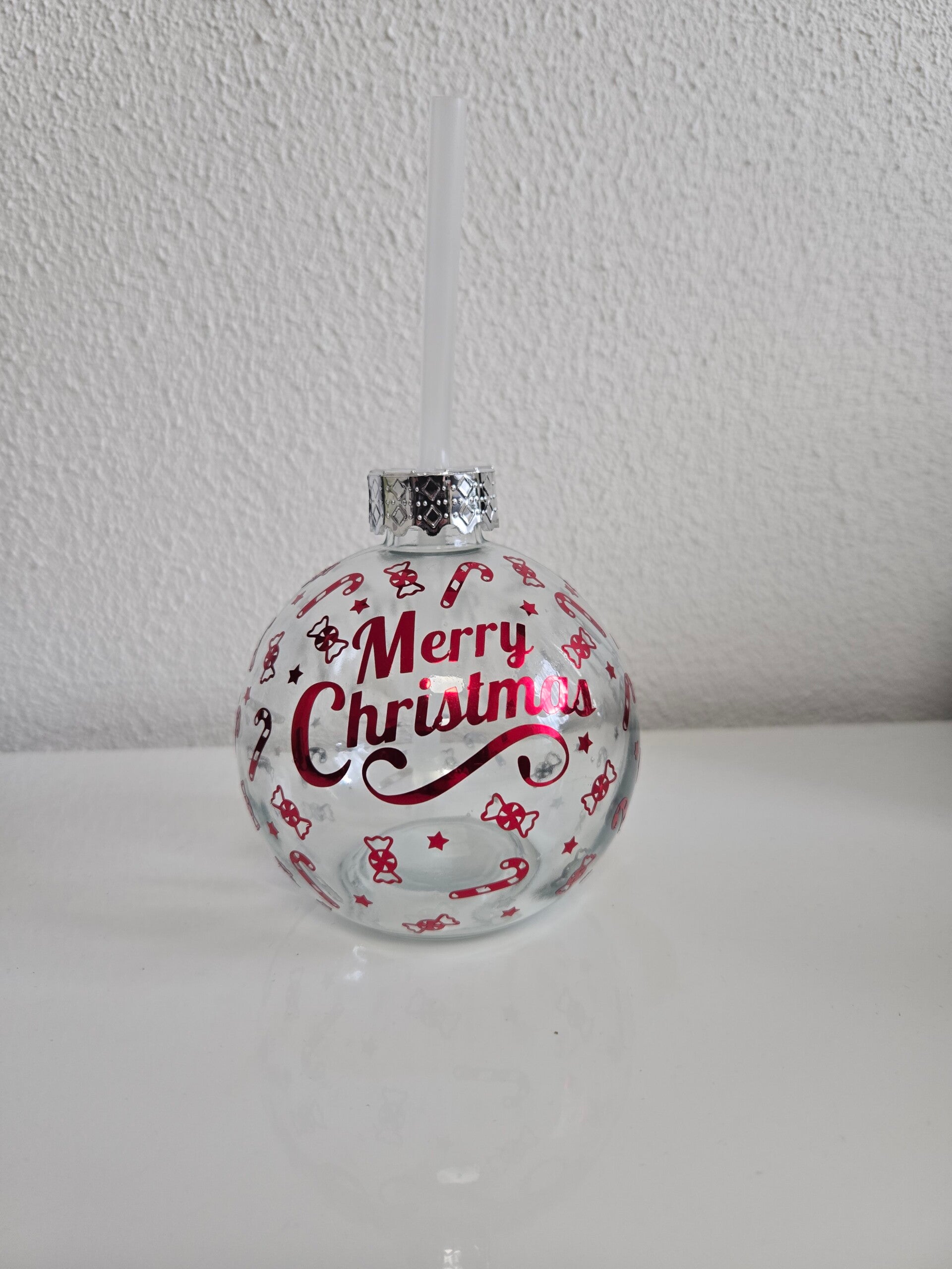 Rundes Weihnachtsglas mit Strohhalm