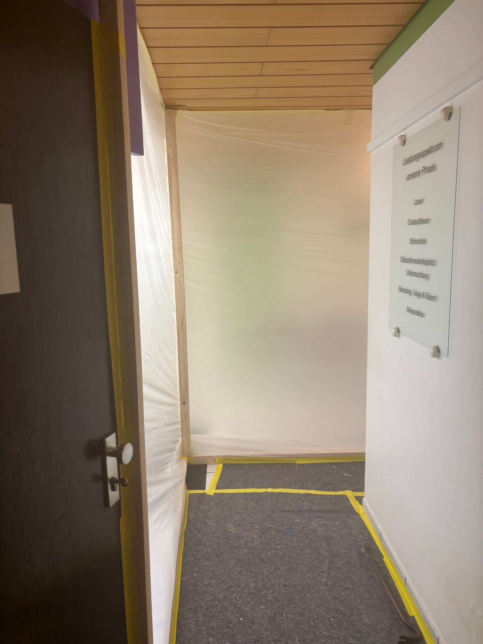 Staubschutz und Abschottung während der Arbeiten