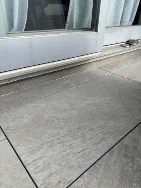 Fertiggestellte Terrasse im Bauvorhaben Rosenheimer Straße