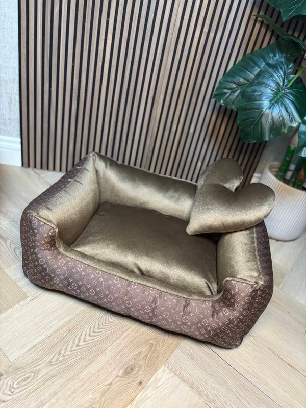 LV Luxury bed With heart brown L