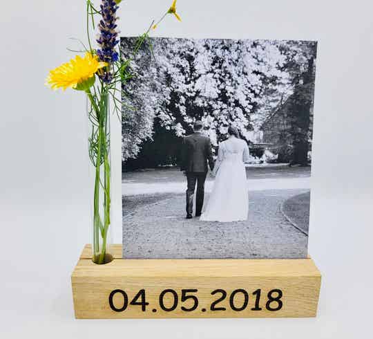 Fotohalter Fotoleiste Kartenhalter Fotogeschenk Holz Wunschgravur mit Blumenvase