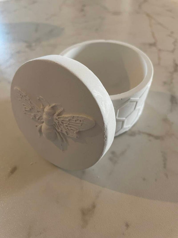 Bomboniera in gesso con ape