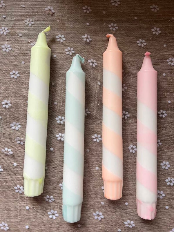 Swirl kaars - Wit met gekleurde streep