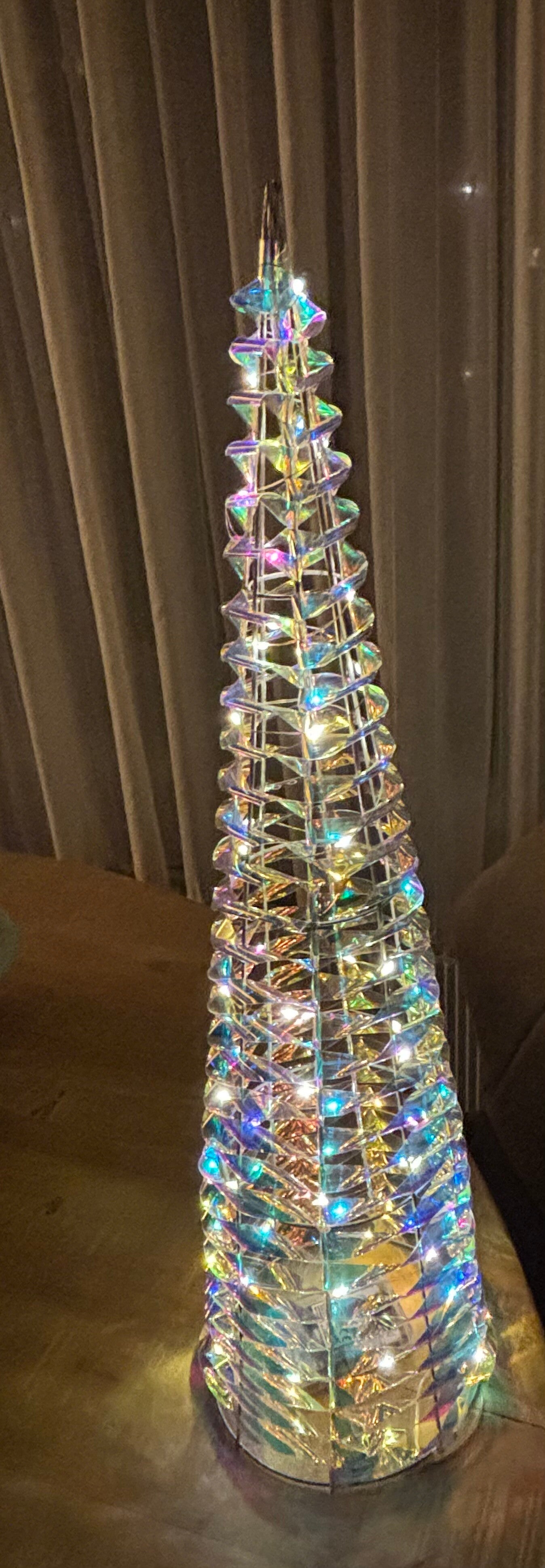 Iriserende micro LED kegel - 60 cm