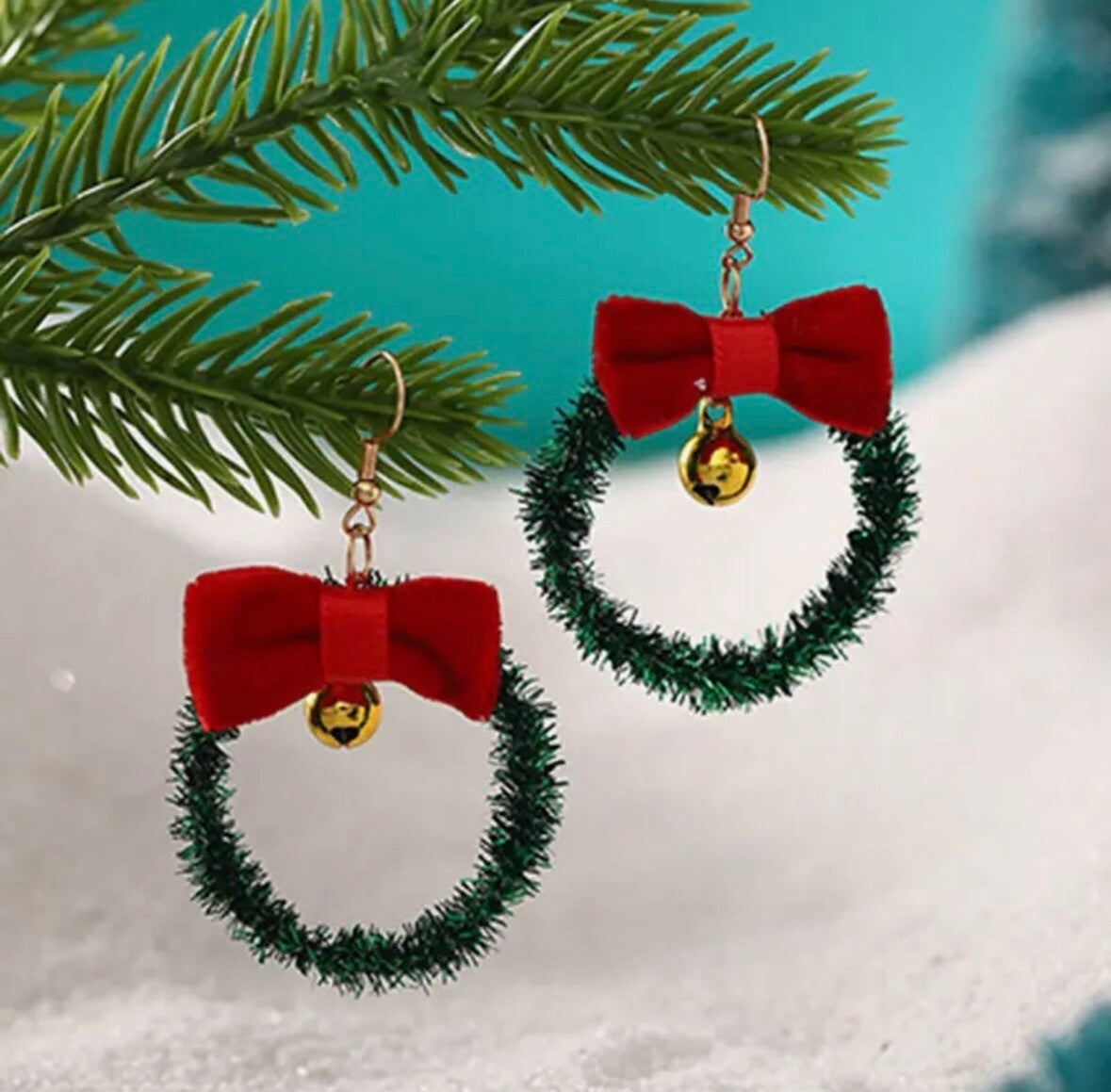 Kerstkrans oorbellen - Strik en belletje