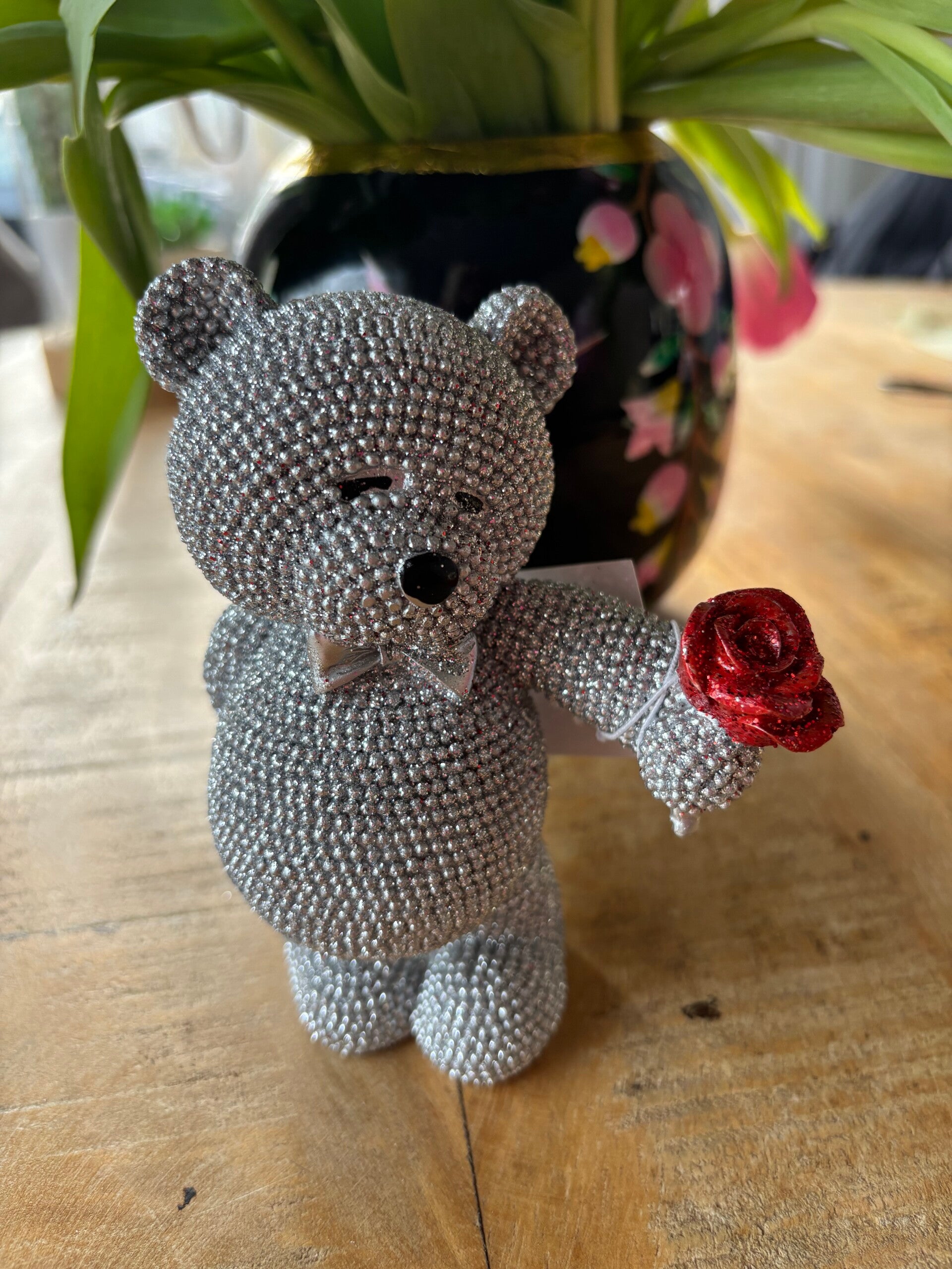 Beeldje Teddy bear met roos