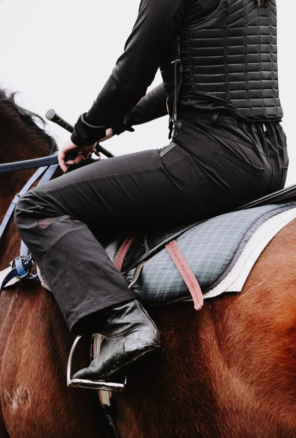 ESSENTIAL TRACK PANT