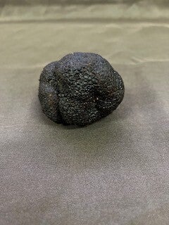 Truffes fraîches noires entières