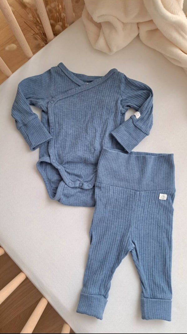 Mitwachsendes Body mit Hosen