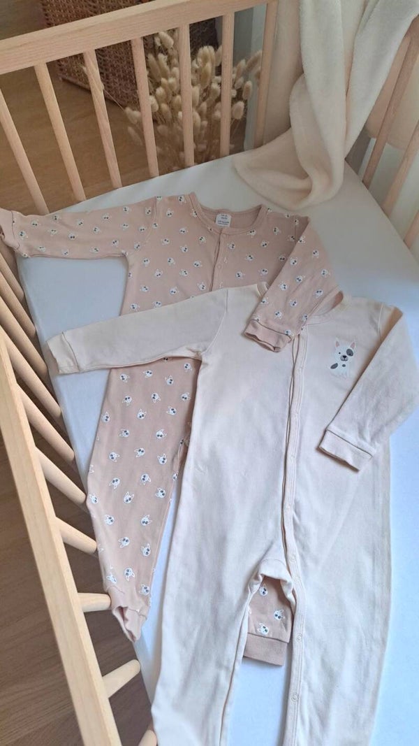 Zwei Pyjamas