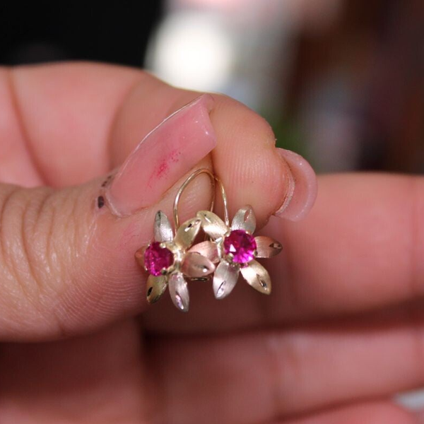 ARETE 3 OROS PIEDRA ROJA