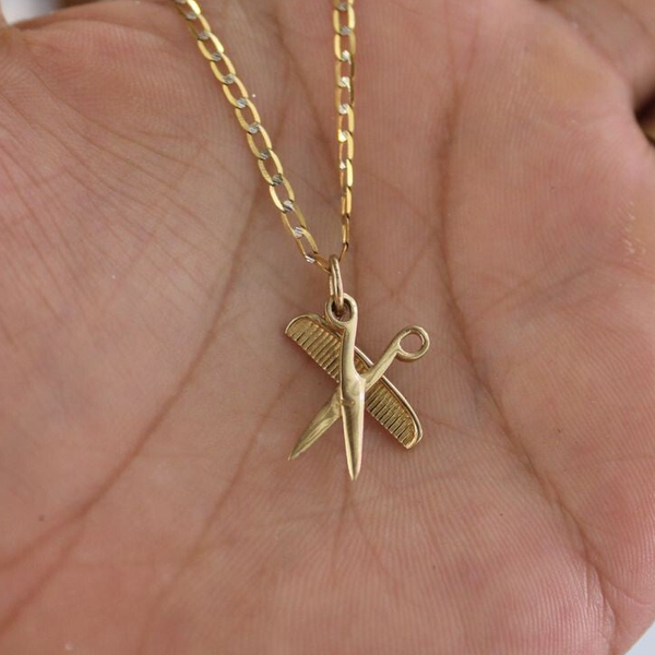 DIJE TIJERAS Y PEINE