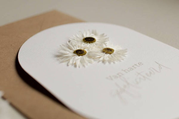 Wenskaart met droogbloemen - Van harte gefeliciteerd