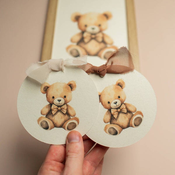 Teddybeertje met strik - Ronde kaart met lint