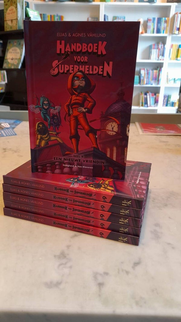 Handboek voor Superhelden deel 9, Een nieuwe vriendin