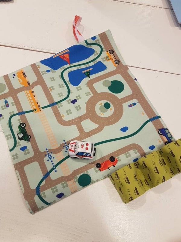 Tiny Magic. Speelkleedje met autootjes