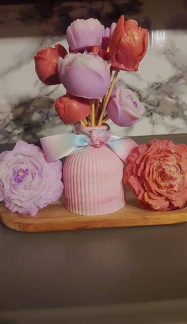 Ensemble vase et bouquet de fleurs