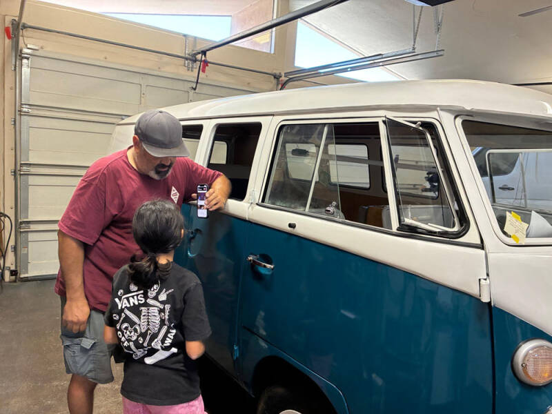 David Pedroza talking with Mia.