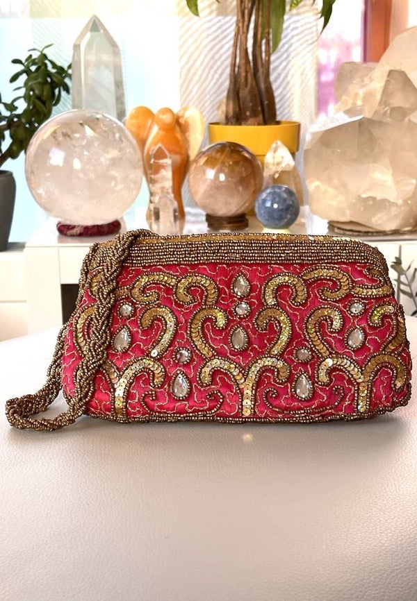 Avondtasje roze-rood met goudkleurige pailletten