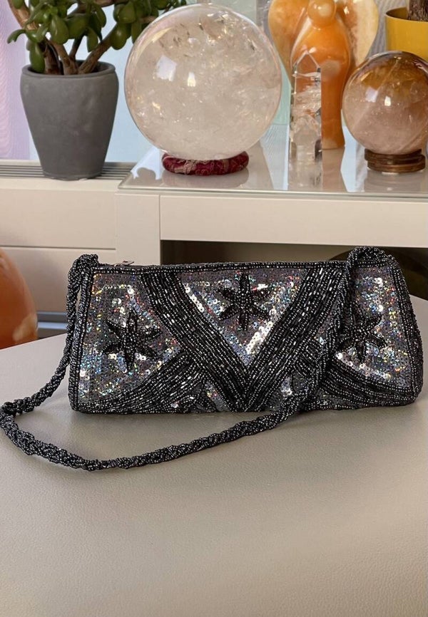Avondtasje zilver met grijskleurige pailletten