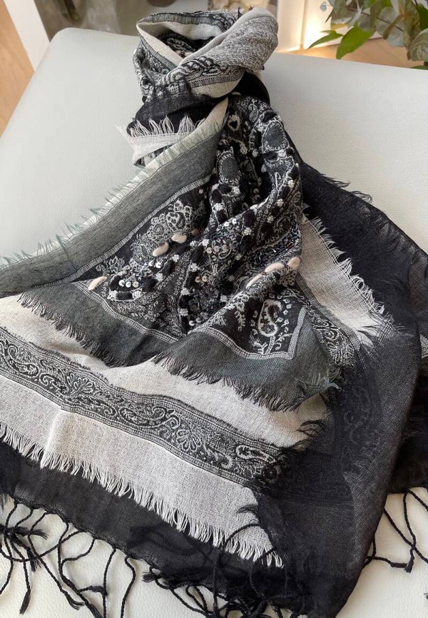 Wollen shawl zwart wit met diverse accenten