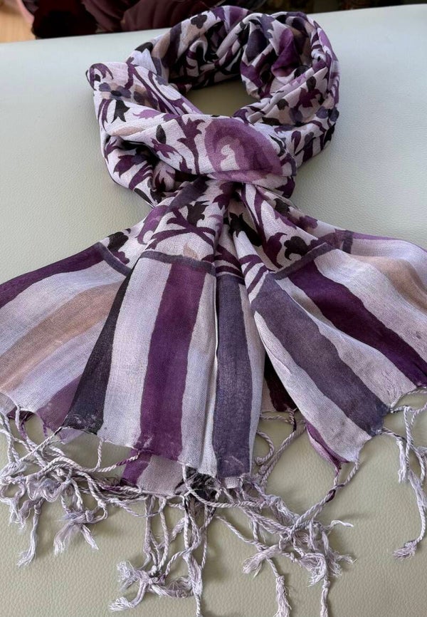 Katoenen shawl lila-paars met bloemenprint