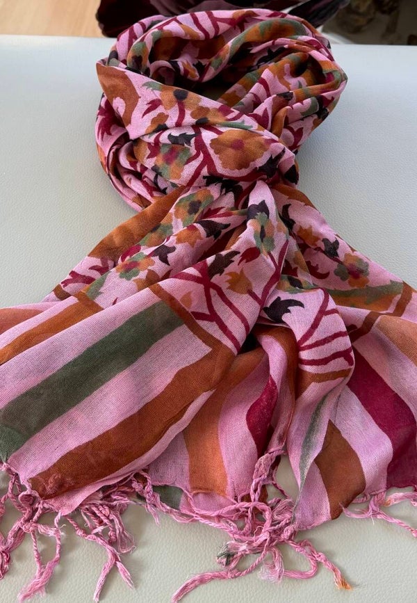 Katoenen shawl roze met bloemenprint