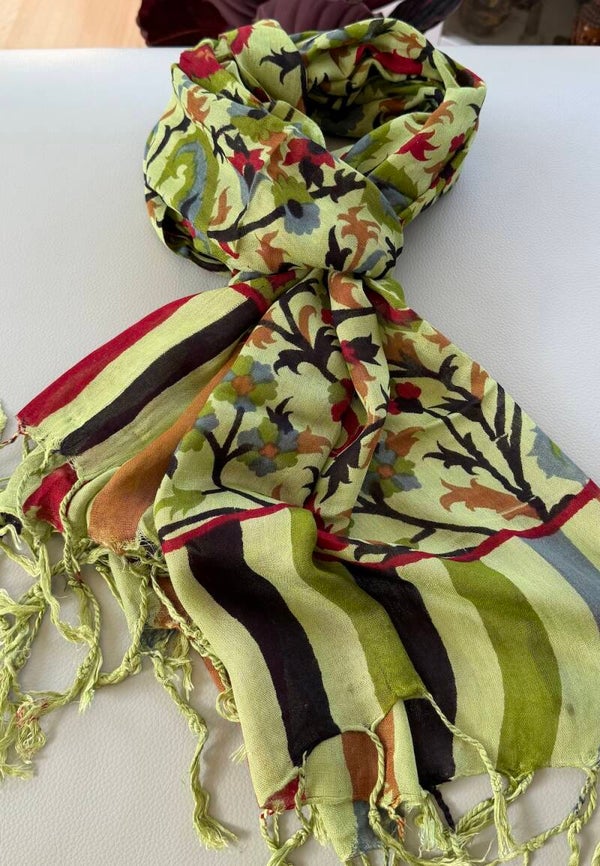 Katoenen shawl groen met bloemenprint