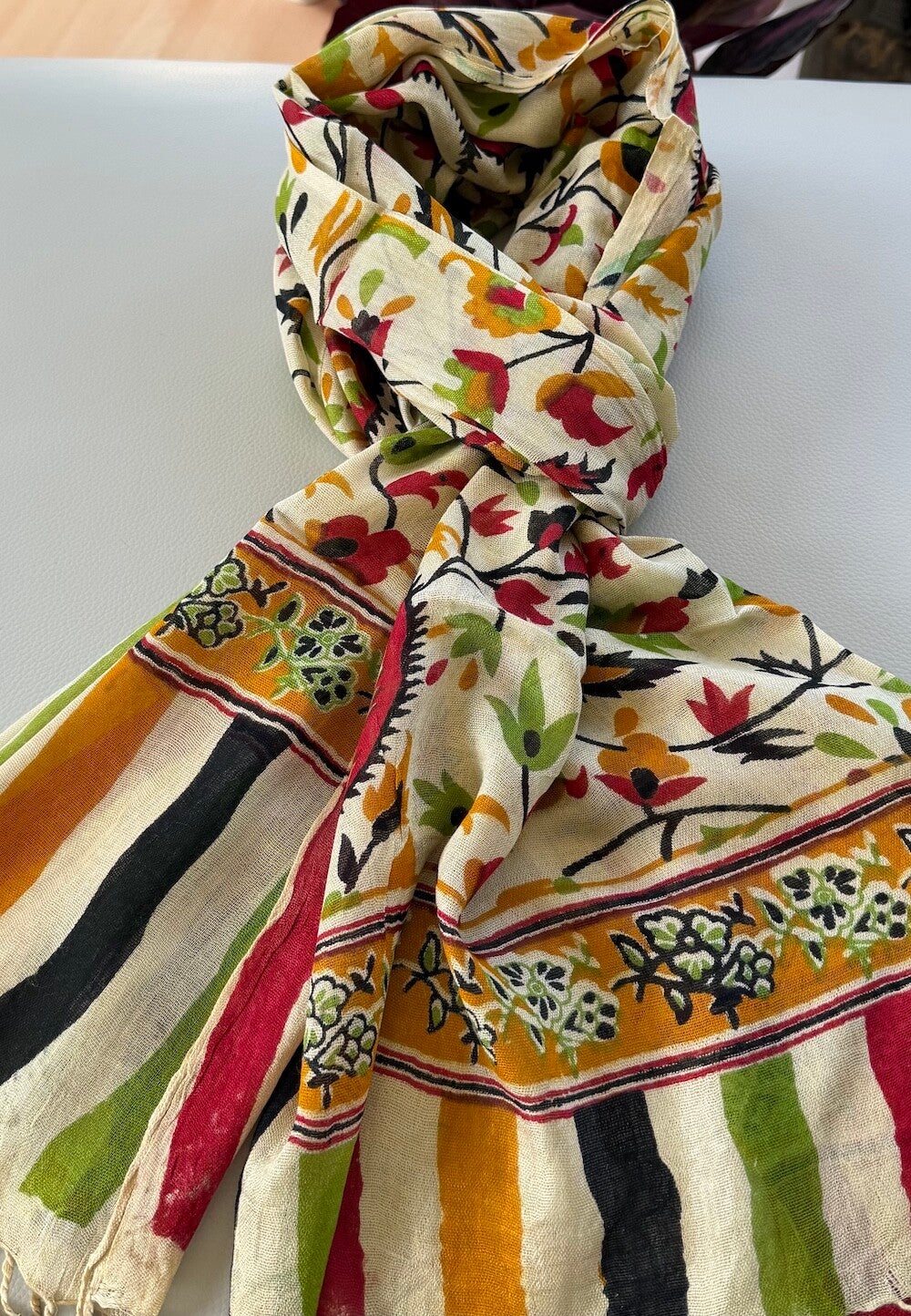 Katoenen shawl geel met bloemenprint