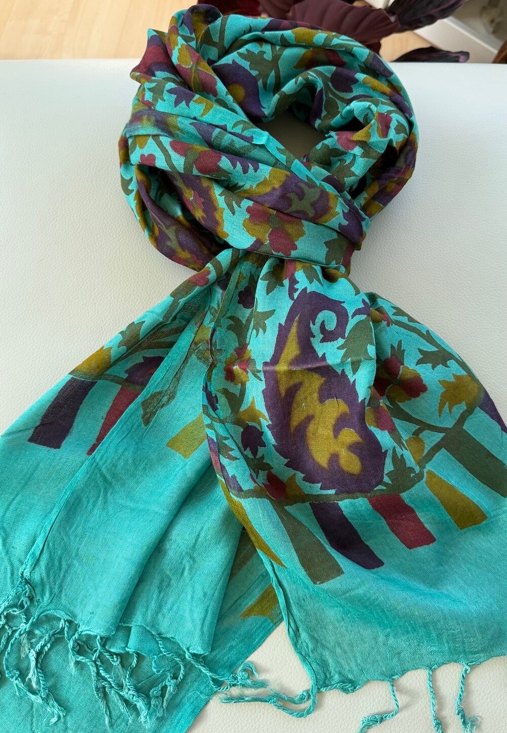 Katoenen shawl jungle blauwgroen met bloemenprint