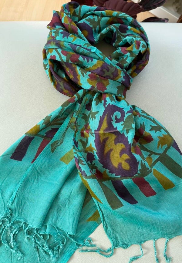 Katoenen shawl jungle blauwgroen met bloemenprint