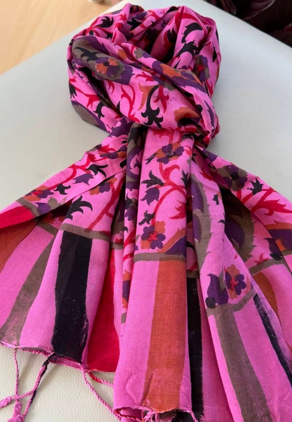 Katoenen shawl roze met bloemenprint