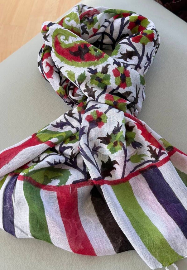 Katoenen shawl wit met bloemenprint