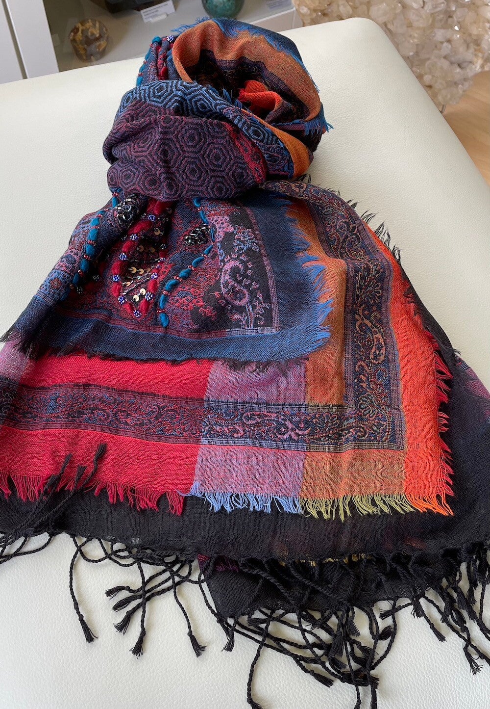 Wollen shawl  blauw rood oranje paars zwart met diverse accenten
