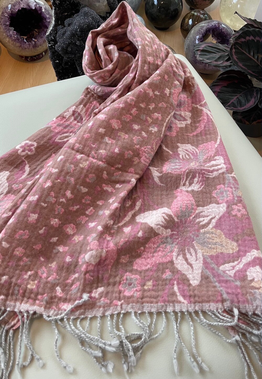 Wollen shawl lichtbruin roze wit en grijs