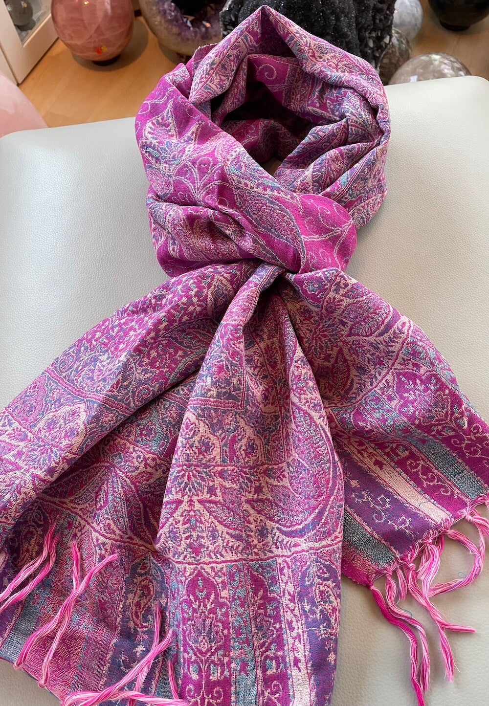 Wollen shawl fuchsia-roze blauw paars en crème