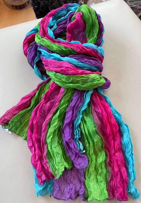 Zijden shawl turquoise-blauw fuchsia-roze groen en paars gestreept