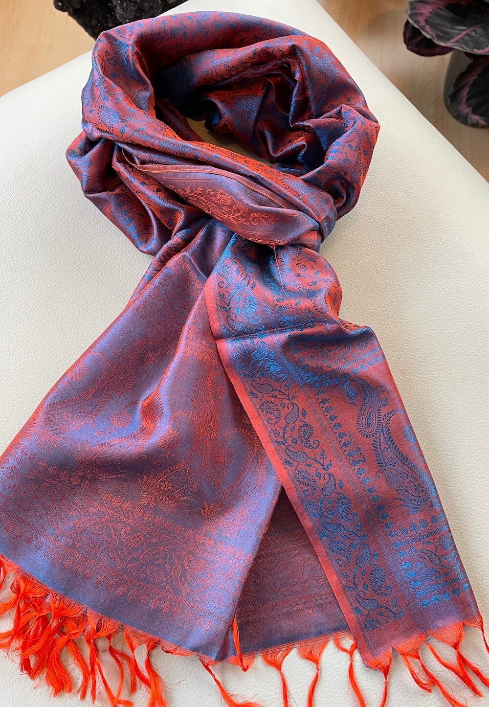 Zijden shawl geweven patroon oranjebruin blauw
