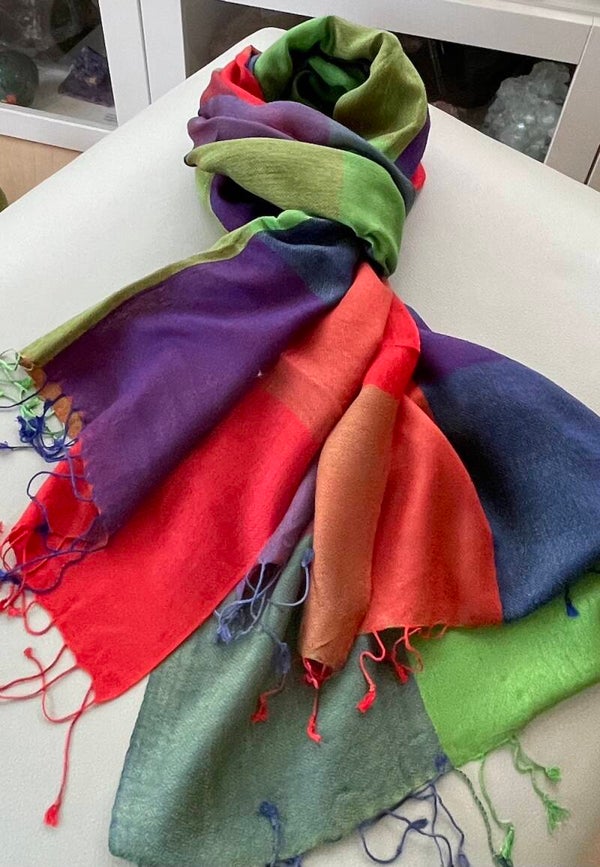 Zijde met wol shawl met blokkenpatroon in groen, blauw, rood, oranje en paars