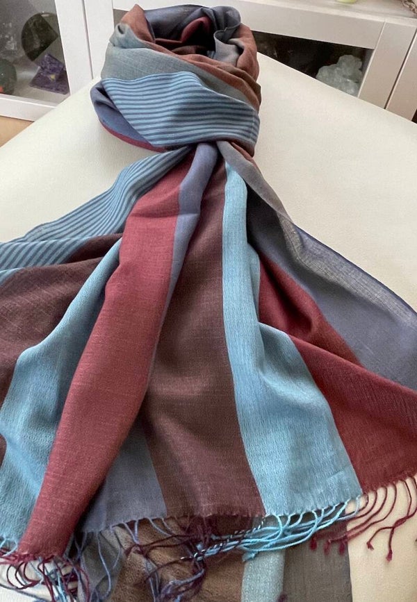 Zijde met wol shawl met streeppatroon in blauw bruin rood