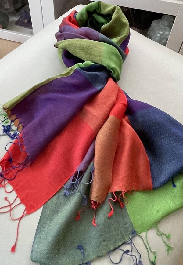 Zijde met wol shawl met blokkenpatroon in groen, blauw, rood, oranje en paars