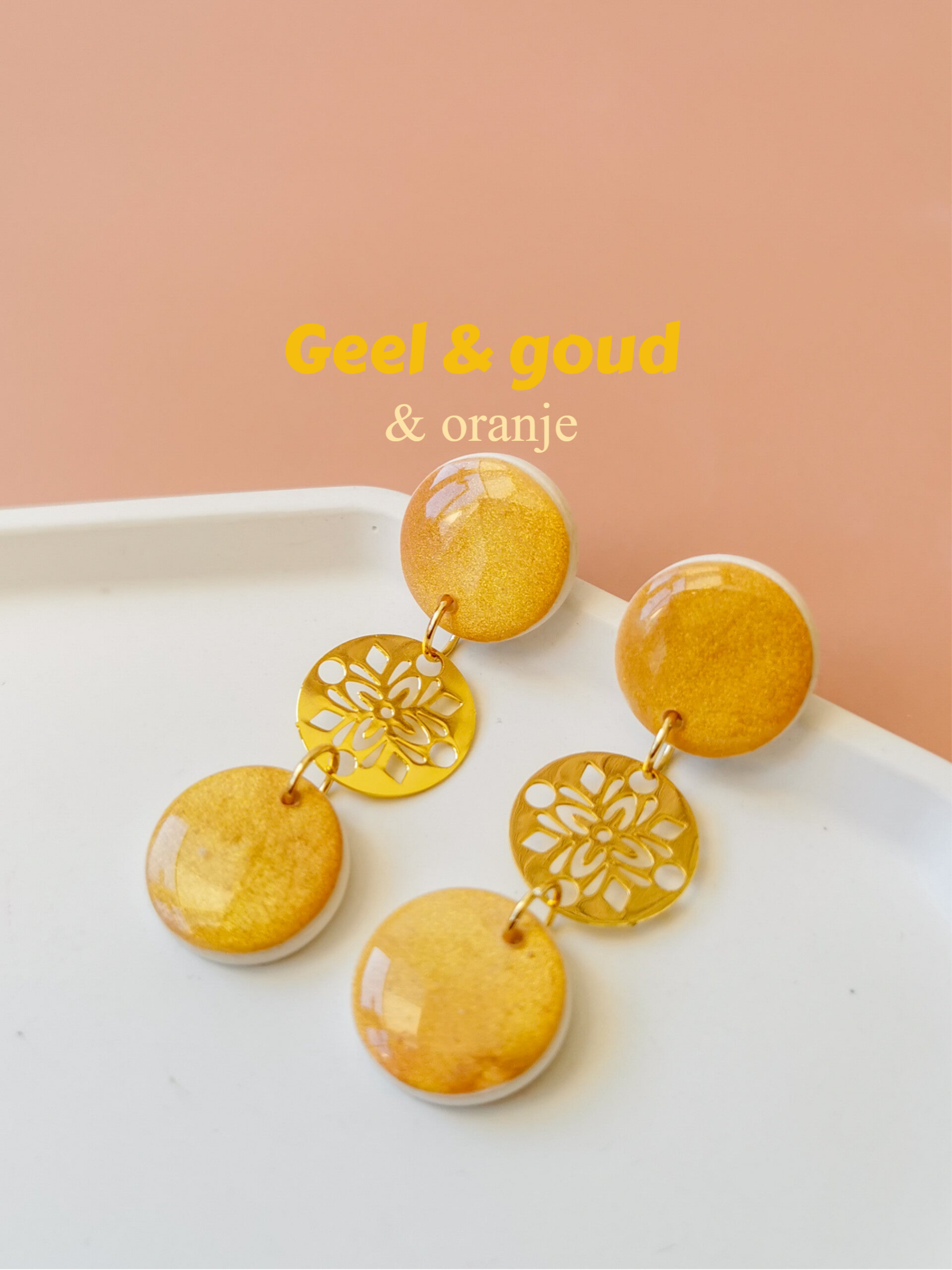 Gele en gouden polymeerklei oorbellen
